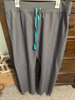 Women’s figs, scrub bottoms - Livingston